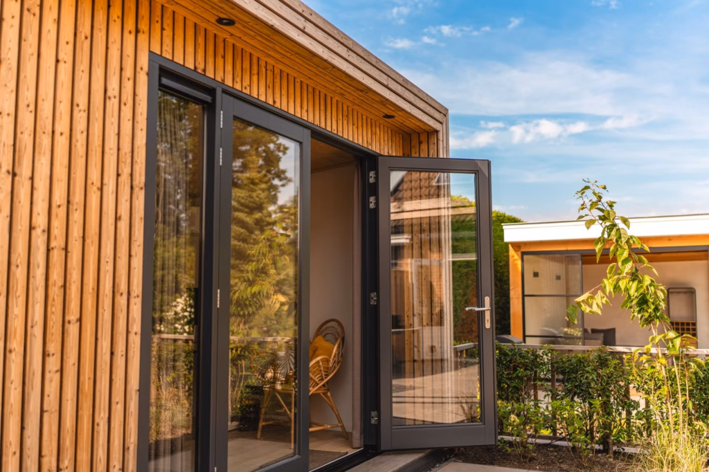 Buitenverblijf in de tuin als nieuwe manier van wonen en genieten